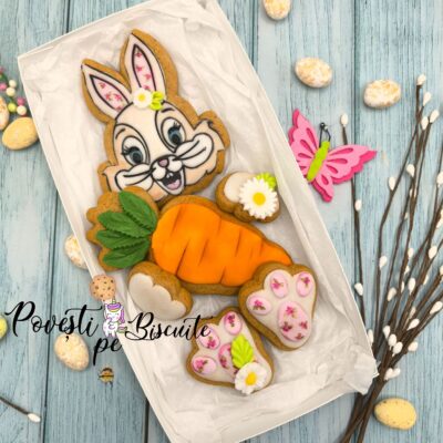 Cutie cadou IEPURE cu morcov în brațe din turtă dulce