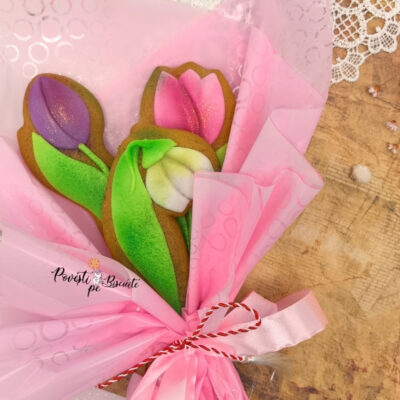 Buchet din turta dulce cu 3 flori de primavara